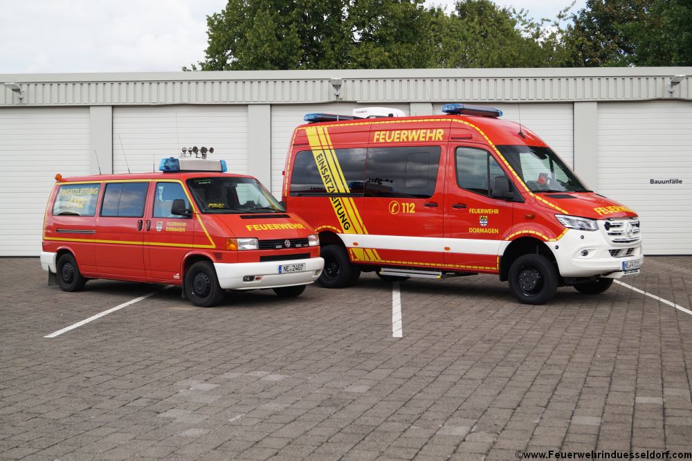 Gruppenaufnahmen Vom Alten Und Neuen Einsatzleitwagen Der Feuerwehr ...